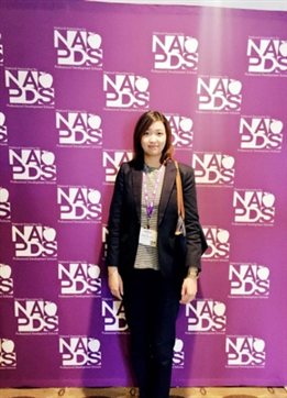 人们站在一起合影低可信度描述已自动生成