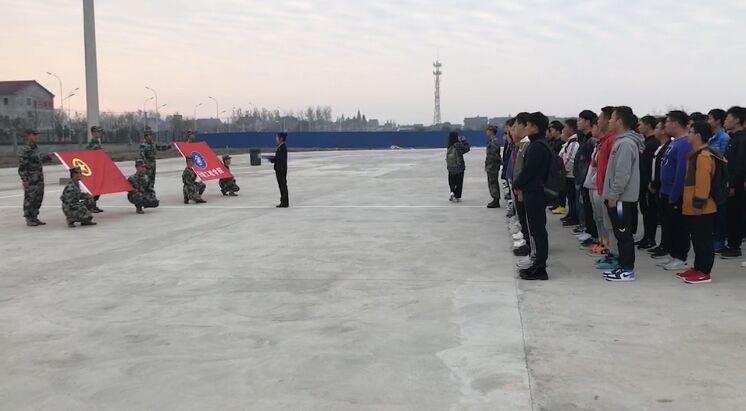 团旗下的演讲1.jpg 团旗下的演讲1.jpg