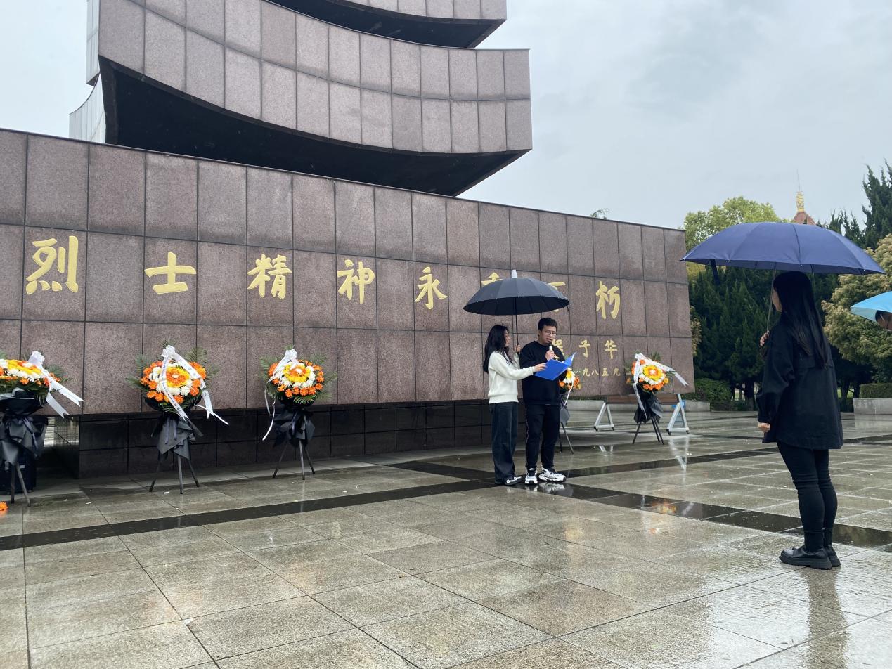 864033234BB67BB35832549677CC394D