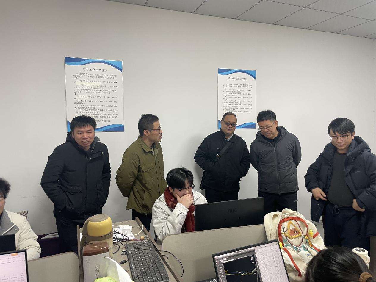 学生参与真实项目调研